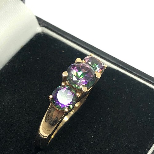 124 - 9ct gold mystic topaz trillogy ring (3.7g)