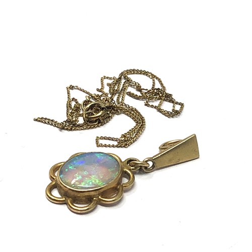 133 - 9ct gold vintage opal set flower pendant necklace (1.8g)