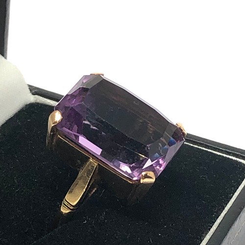 147 - 9ct gold modernist amethyst set cocktail ring (6.9g)