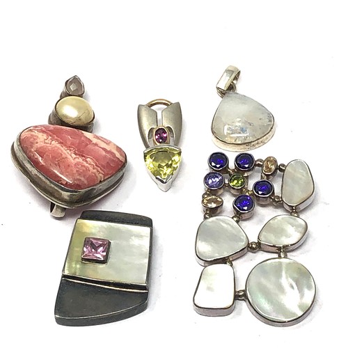 329 - 5 x .925 gemstone pendants including mother of pearl and rhodonite (90g)