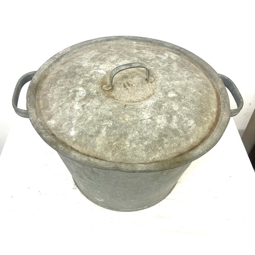 946 - Vintage galvanished lidded bucket, overall height 11 inches, Diameter 19 inches