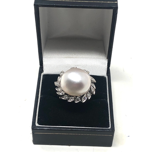 66 - Large heavy 14ct white gold Vintage mabe pearl & diamond ring pearl measures approx 17mm dia set wit... 