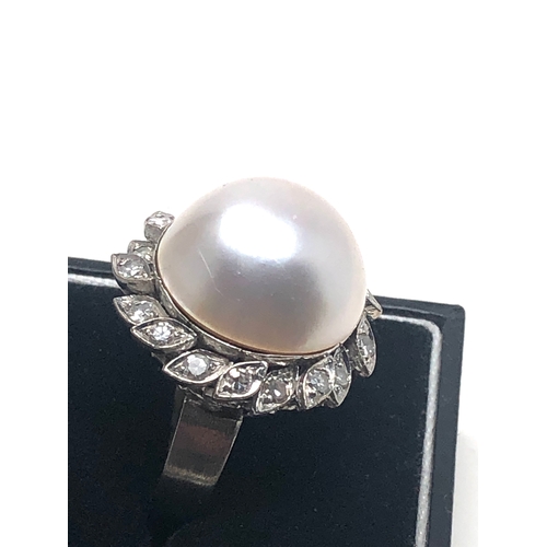 66 - Large heavy 14ct white gold Vintage mabe pearl & diamond ring pearl measures approx 17mm dia set wit... 