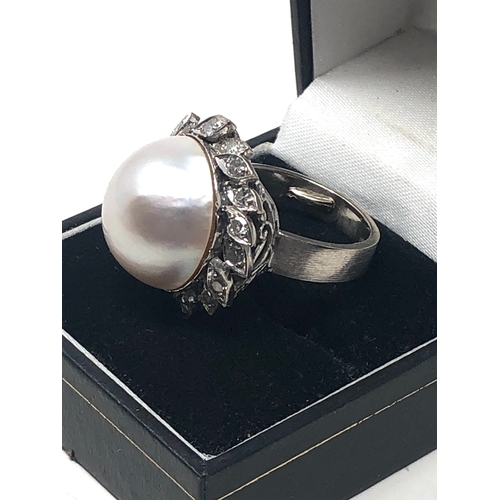 66 - Large heavy 14ct white gold Vintage mabe pearl & diamond ring pearl measures approx 17mm dia set wit... 