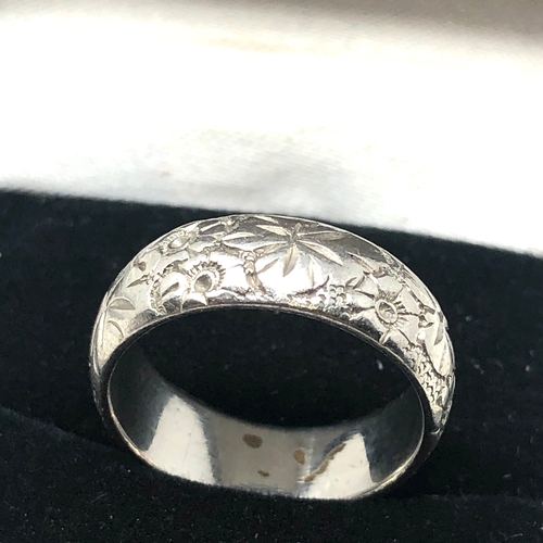 75 - Antique carved platinum wedding band weight 8.3g