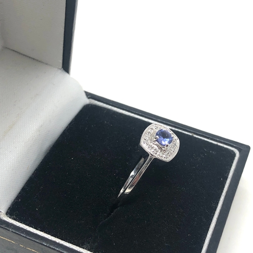 77 - 9ct white gold diamond & tanzanite ring weight 2.5g