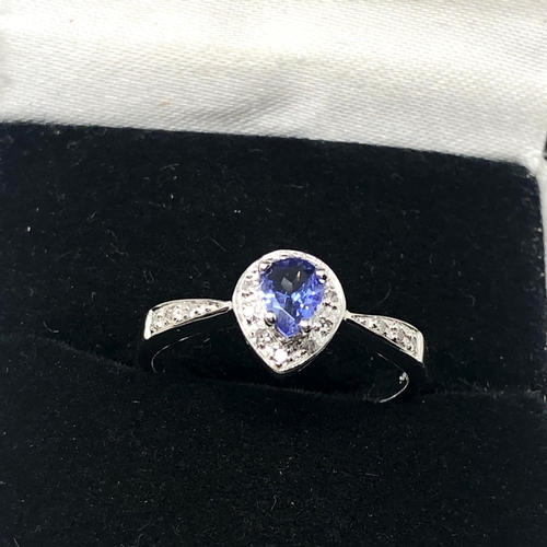 80 - 9ct white gold diamond & tanzanite ring weight 2.3g