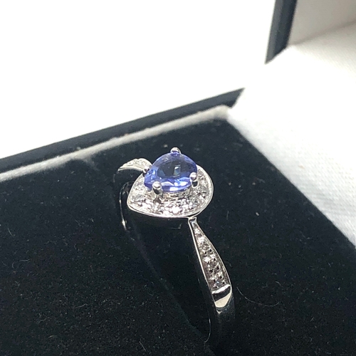 80 - 9ct white gold diamond & tanzanite ring weight 2.3g