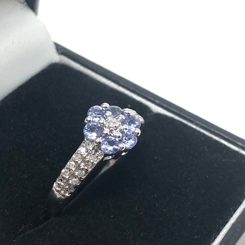 84 - 9ct white gold diamond & tanzanite ring weight 2.1g