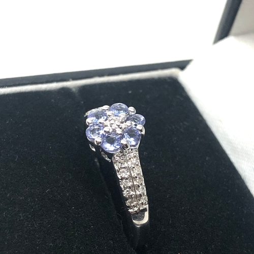 84 - 9ct white gold diamond & tanzanite ring weight 2.1g