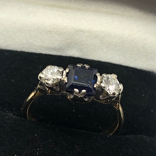 94 - Fine vintage 18ct gold diamond & sapphire ring weight 3.1g