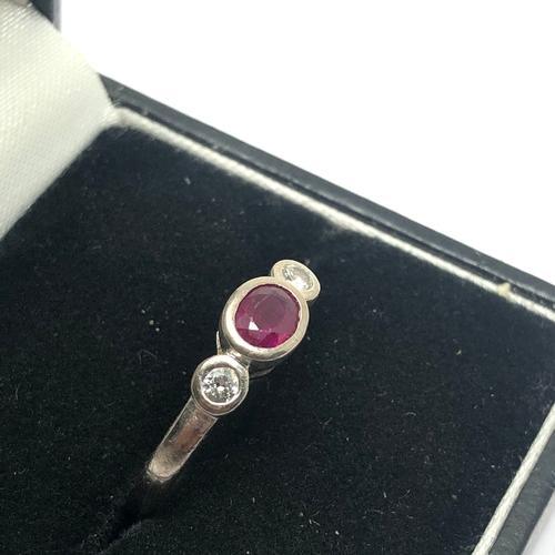 95 - Fine vintage 18ct white gold diamond & ruby ring weight 3.5g