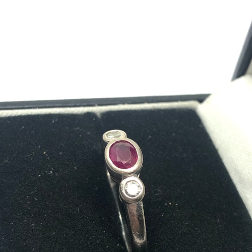 95 - Fine vintage 18ct white gold diamond & ruby ring weight 3.5g