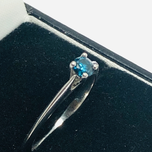 97 - 18ct white gold blue diamond ring weight 2.8g