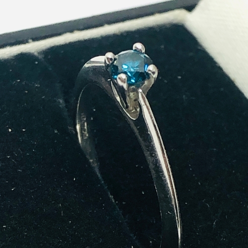 97 - 18ct white gold blue diamond ring weight 2.8g