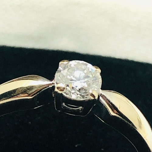 98 - 18ct white gold diamond solitaire ring weight 2.4g