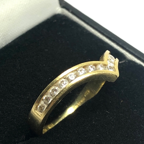 100 - 18ct gold diamond ring weight 3.9g