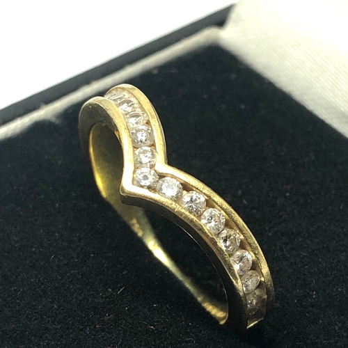 100 - 18ct gold diamond ring weight 3.9g