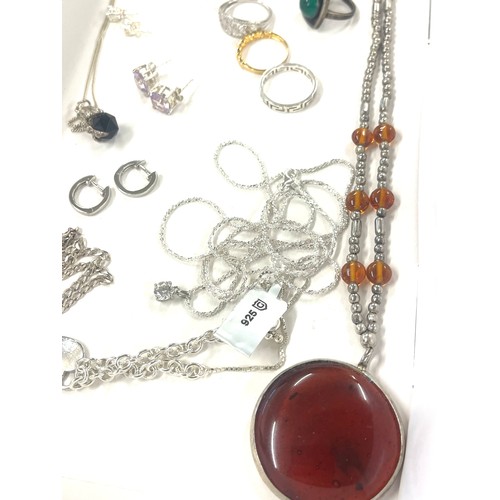 473 - Selection of vintage and later silver jewellery pieces to include rings, earrings, bracelets, (Amber... 