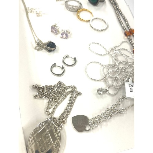 473 - Selection of vintage and later silver jewellery pieces to include rings, earrings, bracelets, (Amber... 