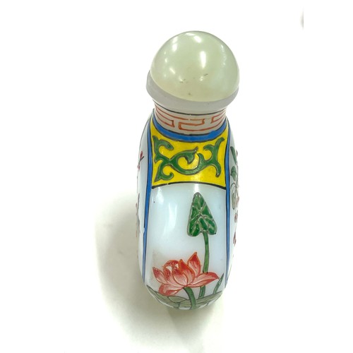 500 - Vintage oriental glass handpainted snuff bottle, markings to base 8cm