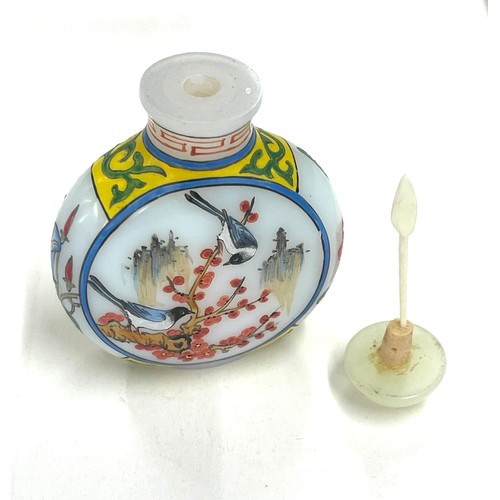 500 - Vintage oriental glass handpainted snuff bottle, markings to base 8cm