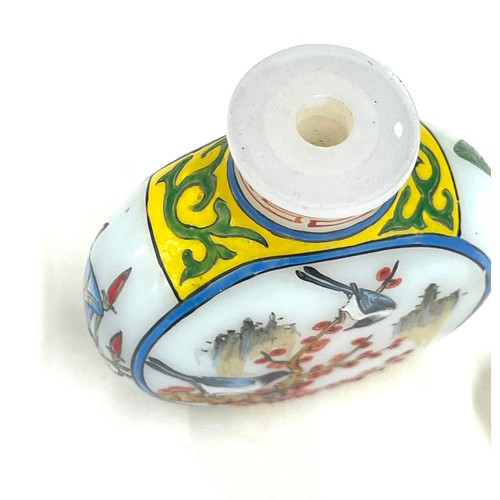 500 - Vintage oriental glass handpainted snuff bottle, markings to base 8cm