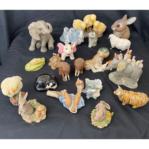 165 - Selection of vintage animal figures to include Timmie Willie Sleeping in a Pea Pod Beatrix Potter, U... 