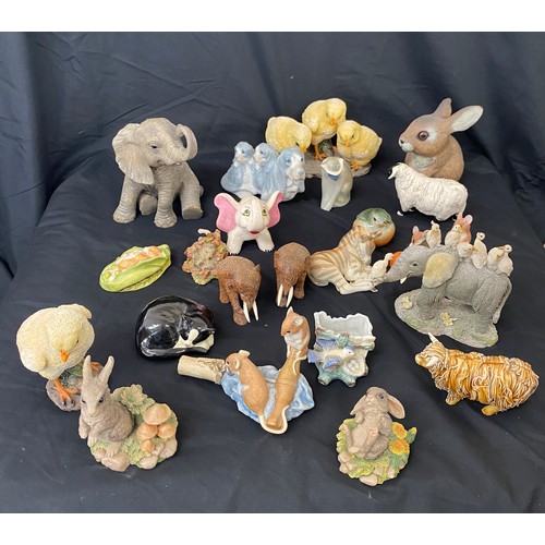 165 - Selection of vintage animal figures to include Timmie Willie Sleeping in a Pea Pod Beatrix Potter, U... 