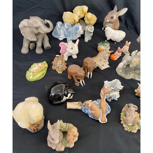 165 - Selection of vintage animal figures to include Timmie Willie Sleeping in a Pea Pod Beatrix Potter, U... 