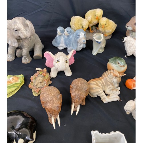 165 - Selection of vintage animal figures to include Timmie Willie Sleeping in a Pea Pod Beatrix Potter, U... 