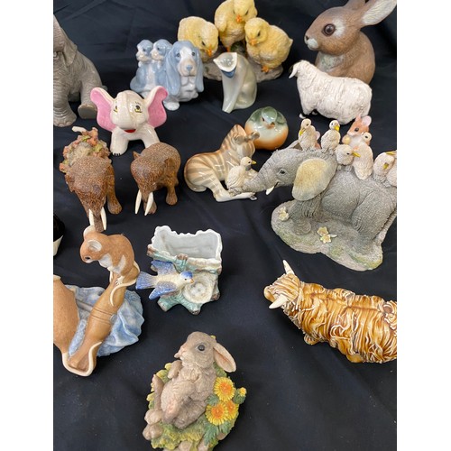 165 - Selection of vintage animal figures to include Timmie Willie Sleeping in a Pea Pod Beatrix Potter, U... 