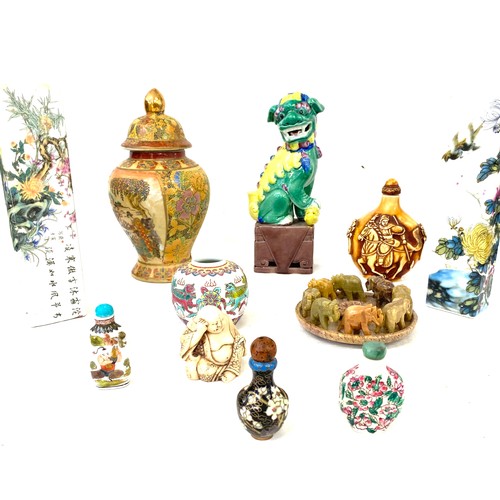 46 - Selection vintage and later oriental pieces to include lidded vase, snuff bottles, flower vase etc