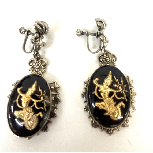 517 - Pair of vintage Siam clip on earrings