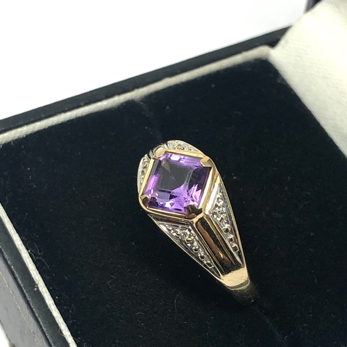 113 - 9ct gold diamond & amethyst ring set with 0.15ct diamonds weight 2.9g