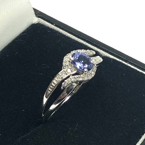 116 - 9ct white gold tanzanite diamond ring weight 2.1g