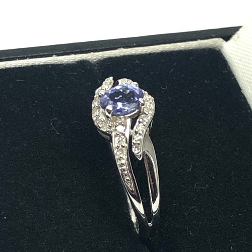 116 - 9ct white gold tanzanite diamond ring weight 2.1g