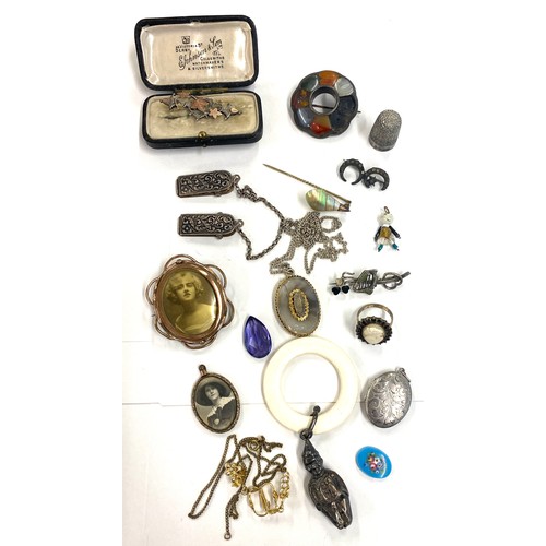 520 - Selection of antique/vintage costume jewellery