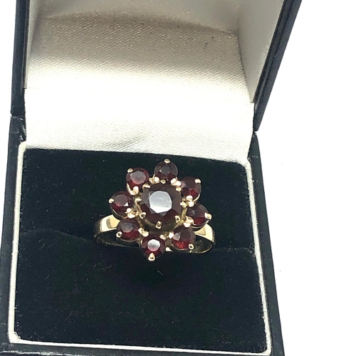 123 - Vintage 9ct gold Garnet ring weight 4.2g