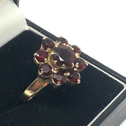 123 - Vintage 9ct gold Garnet ring weight 4.2g