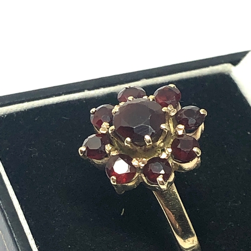 123 - Vintage 9ct gold Garnet ring weight 4.2g