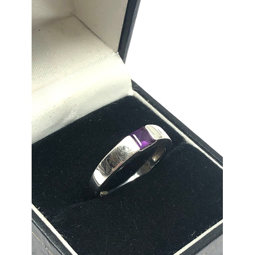 124 - 9ct white gold amethyst ring weight 2.8g