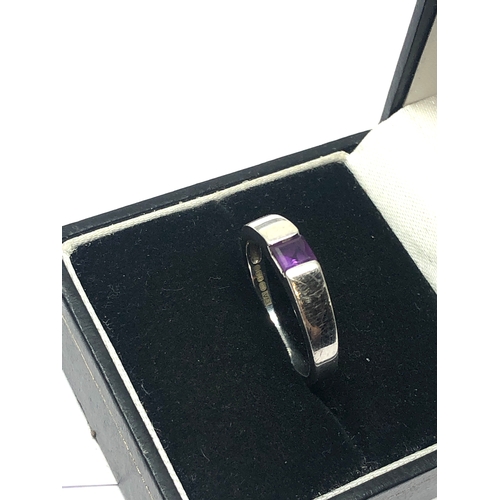 124 - 9ct white gold amethyst ring weight 2.8g