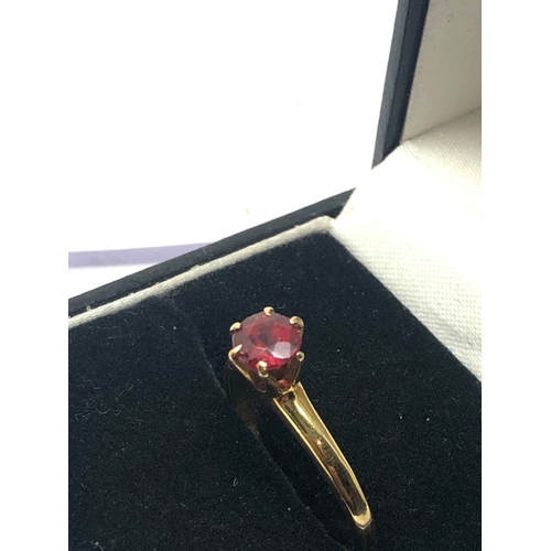 126 - Vintage 14ct gold red gemstone ring weight 2.3g