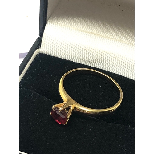 126 - Vintage 14ct gold red gemstone ring weight 2.3g