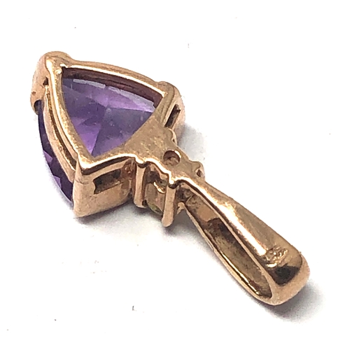 127 - 9ct gold amethyst & peridot pendant measures approx 2cm drop weight 1.5g