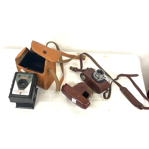 17 - Two vintage cameras to include Coronet Consul model no R72449 and a Halina 35x both cased