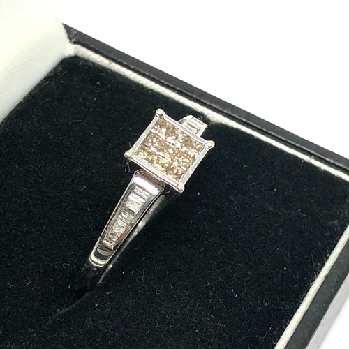 130 - Fine 9ct white gold diamond ring est 0.30ct diamonds weight 2.4g