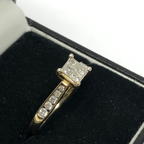 131 - Fine 9ct gold diamond ring est 0.50ct diamonds weight 2.3g