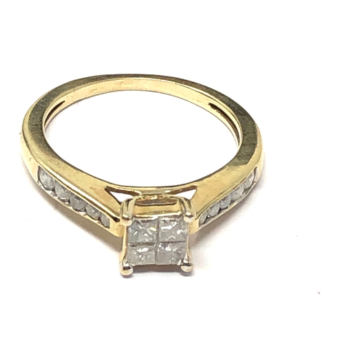 131 - Fine 9ct gold diamond ring est 0.50ct diamonds weight 2.3g